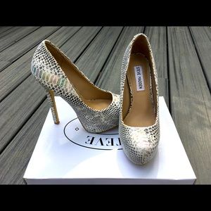 Steve Madden pumps